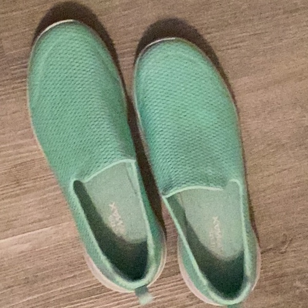 Almost brand new slip on sneakers